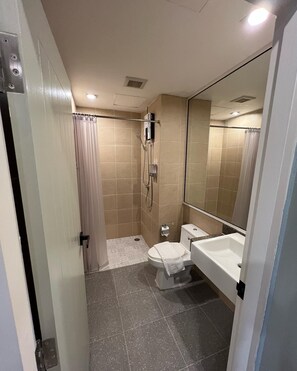 Superior Room, Balcony, Mountain View | Bathroom | Shower, hair dryer, towels, soap - Aloha residence Kata beach (Karon)