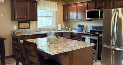 Cozy Tuttle Creek Cabin with great lake views and close proximity to Manhattan