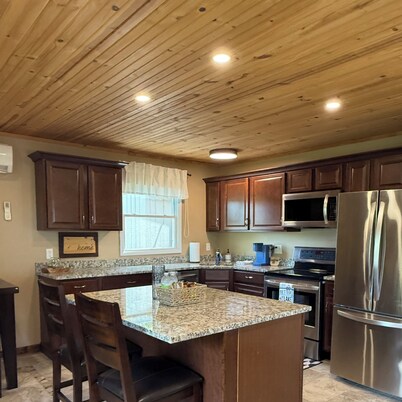 Cozy Tuttle Creek Cabin with great lake views and close proximity to Manhattan