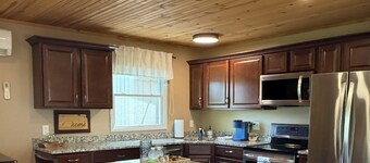 Cozy Tuttle Creek Cabin with great lake views and close proximity to Manhattan