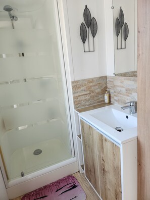 Douche, papier toilette