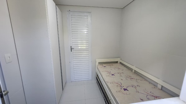 5 bedrooms, iron/ironing board, travel crib, free WiFi