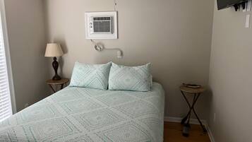 2 室のベッドルーム、アイロン / アイロン台、WiFi (無料)、ベッドシーツ