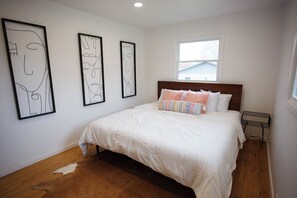 4 bedrooms, desk, iron/ironing board, free WiFi