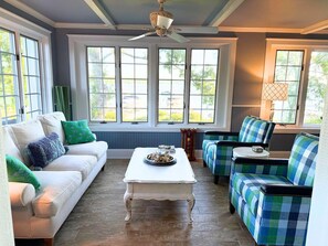 Smart TV, fireplace, DVD player, ping pong