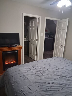 3 slaapkamers, een strijkplank/strijkijzer, wifi, beddengoed