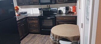 Rainwaters Bunkhouse - Close to Crystal Springs and Lake Ouachita
