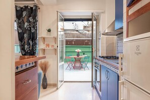 Microwave, oven, stovetop - APT VATICAN MUSEUMS with Romantic Terrace (Roma)