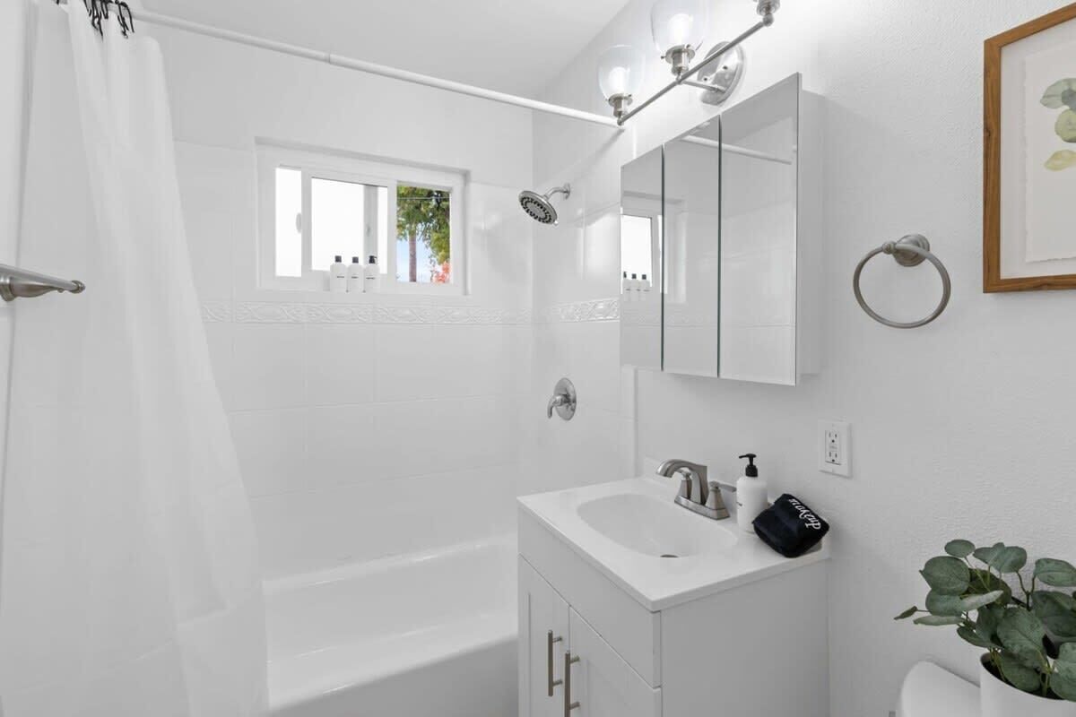 Casa (3 Bedrooms) | Baño | Toallas, jabón, shampoo, papel de baño 