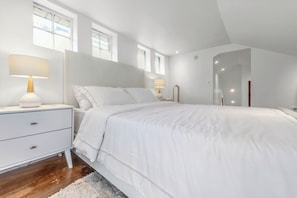 3 slaapkamers, een strijkplank/strijkijzer, gratis wifi, beddengoed