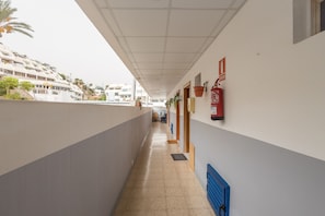 المنطقة المحيطة بالمنشأة