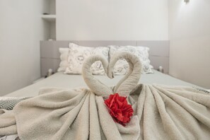 1 bedroom, iron/ironing board, free WiFi, bed sheets - Sun Port Ocean Views - Renovated & Pool 308 (Puerto Rico)