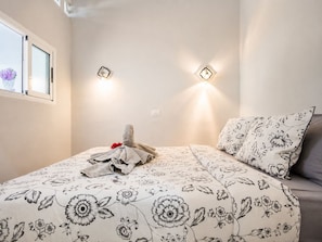 1 bedroom, desk, iron/ironing board, WiFi (free)