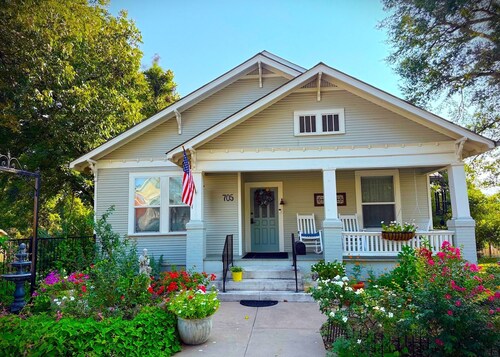 Historic, Downtown, Private Entrance and Bath