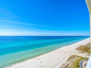 Huoneisto, useita sänkyjä (Emerald Beach 1631) | Ranta | Rannalla
