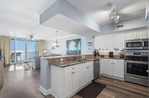 Condo, Multiple Beds (Emerald Beach 1631) | Private kitchen