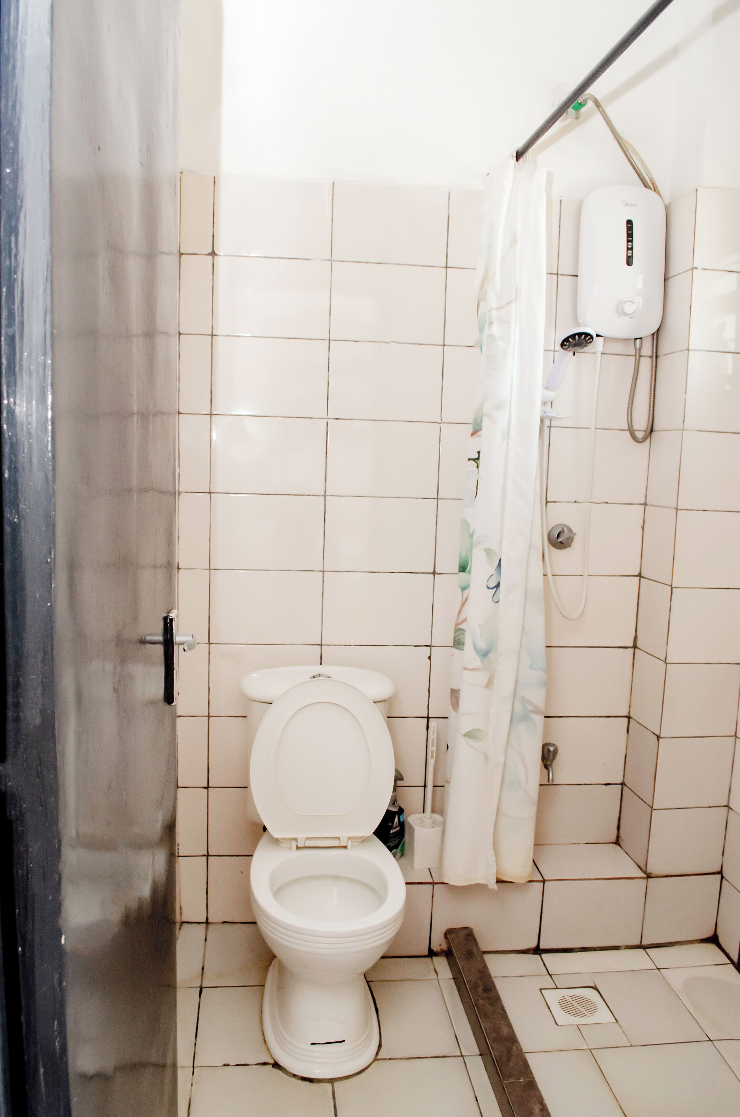 Shower, towels, soap, toilet paper