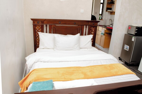 1 bedroom, iron/ironing board, internet, bed sheets