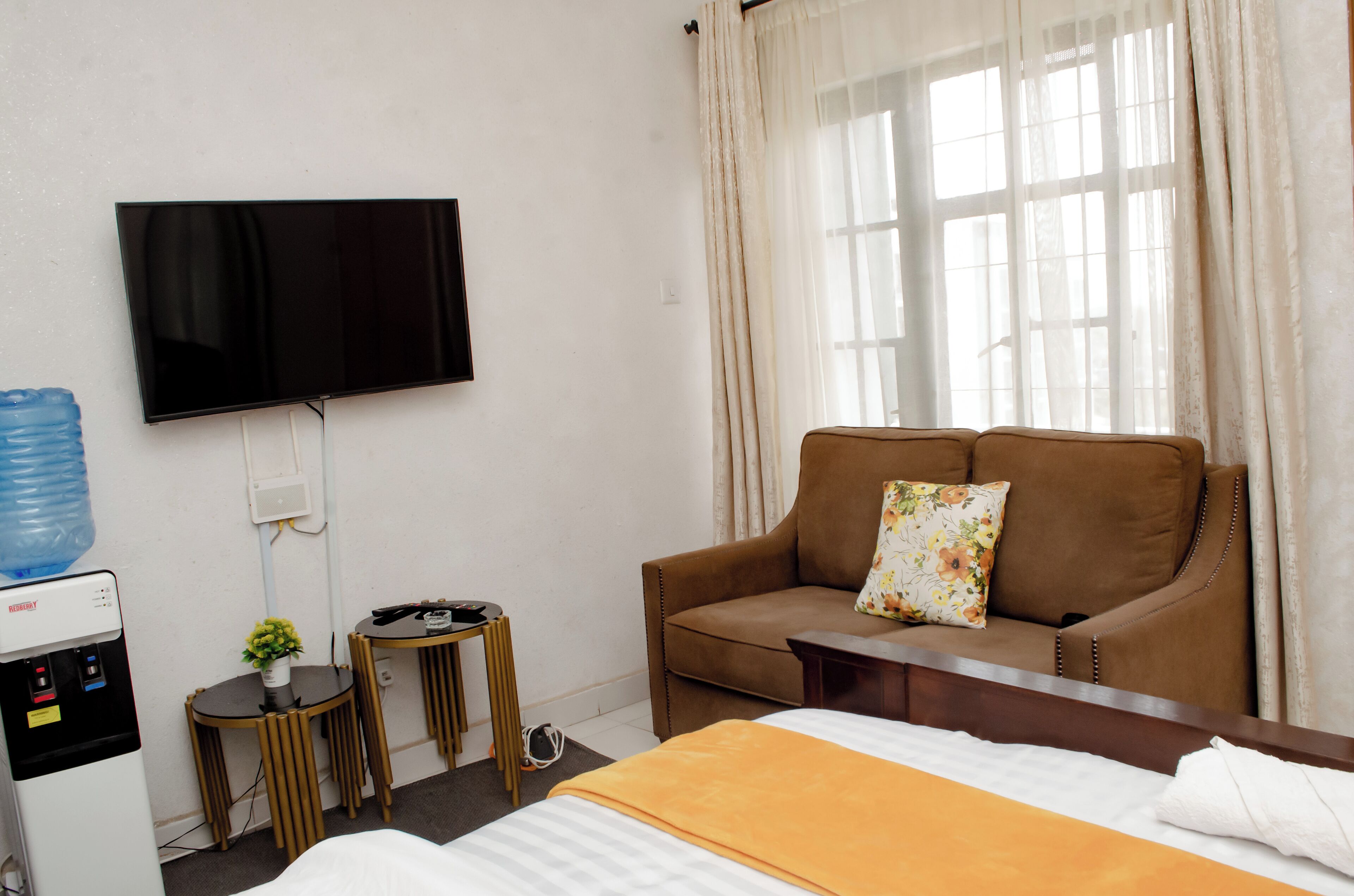 1 bedroom, iron/ironing board, internet, bed sheets