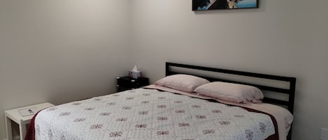 3 habitaciones, escritorio, tabla de planchar con plancha y wifi gratis