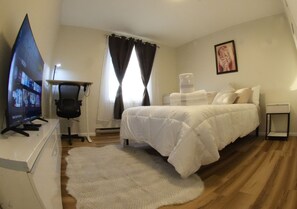 3 bedrooms, desk, iron/ironing board, free WiFi