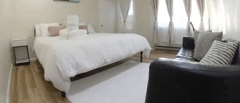 3 habitaciones, escritorio, tabla de planchar con plancha y wifi gratis