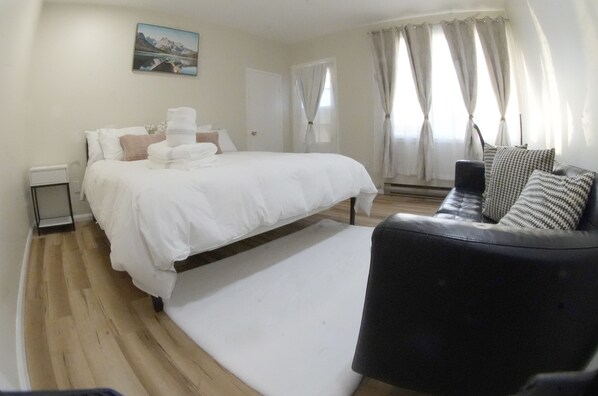 3 bedrooms, desk, iron/ironing board, free WiFi