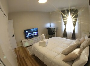 3 bedrooms, desk, iron/ironing board, free WiFi