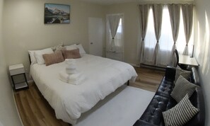 3 bedrooms, desk, iron/ironing board, free WiFi