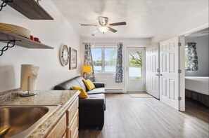 2 chambres, fer et planche à repasser, Wi-Fi, draps fournis