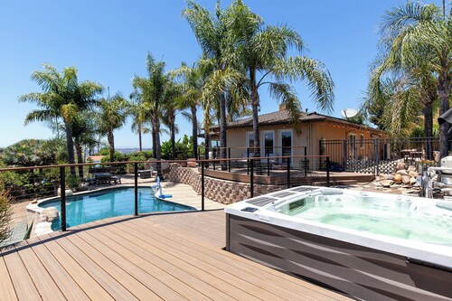 Relax & Play: Pool, Golf Simulator, Gym and Powerful AC