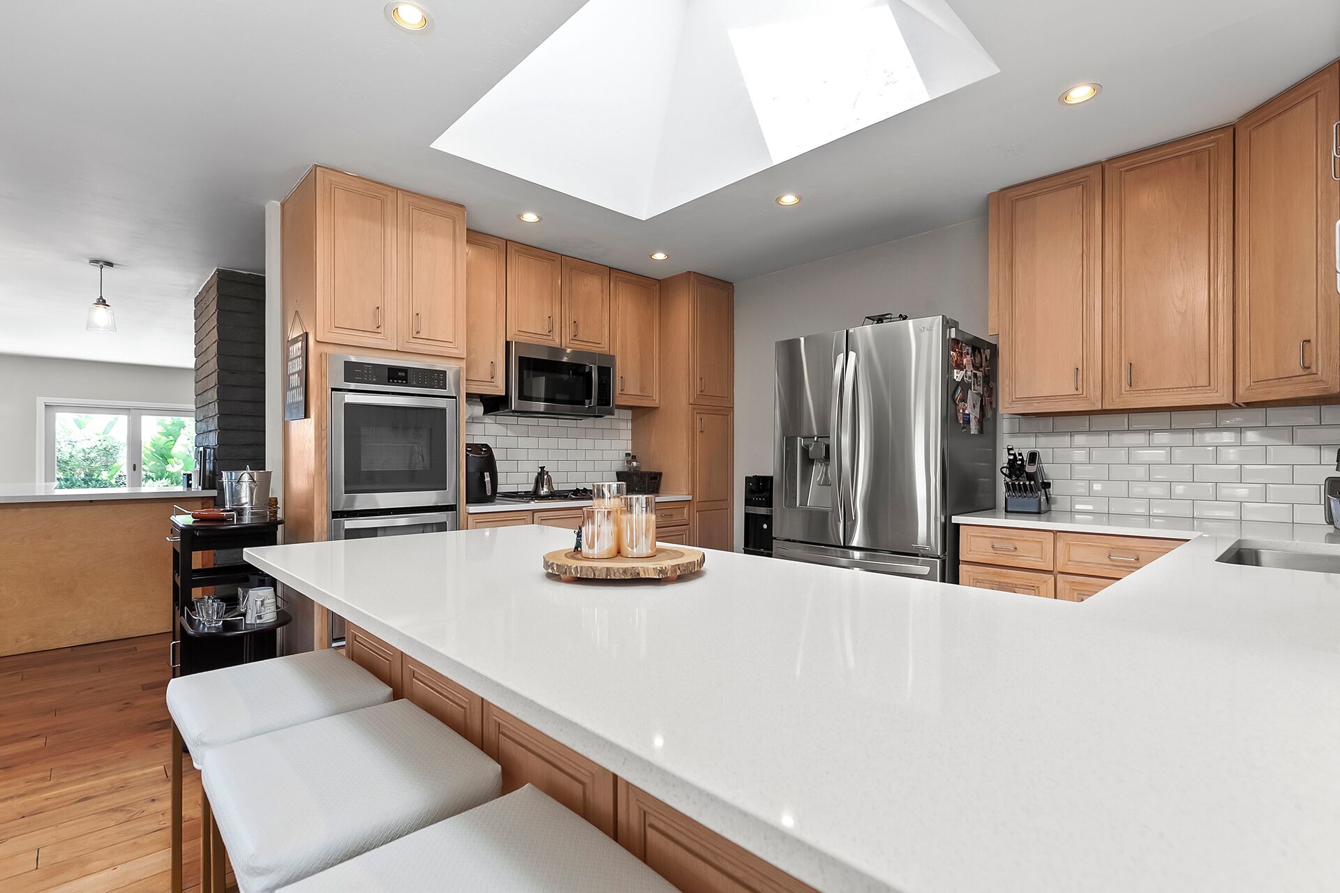 Microondas, horno, parrilla de estufa y lavavajillas 