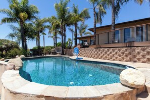 Pool - Relax & Play: Pool, Golf Simulator, Gym and Powerful AC (San Diego)