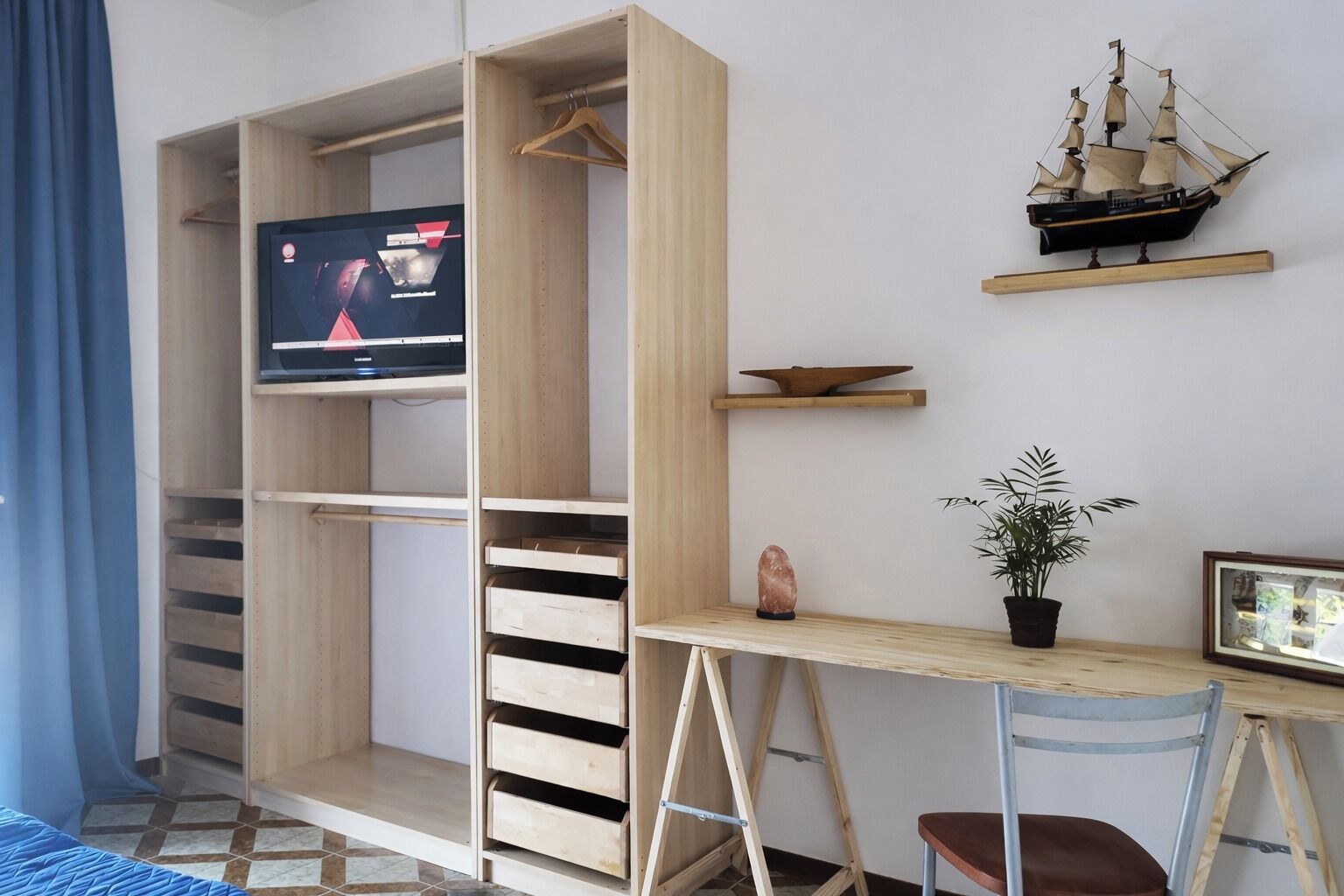 3 bedrooms, desk, iron/ironing board, travel cot