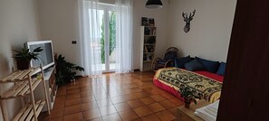 3 bedrooms, desk, iron/ironing board, travel cot