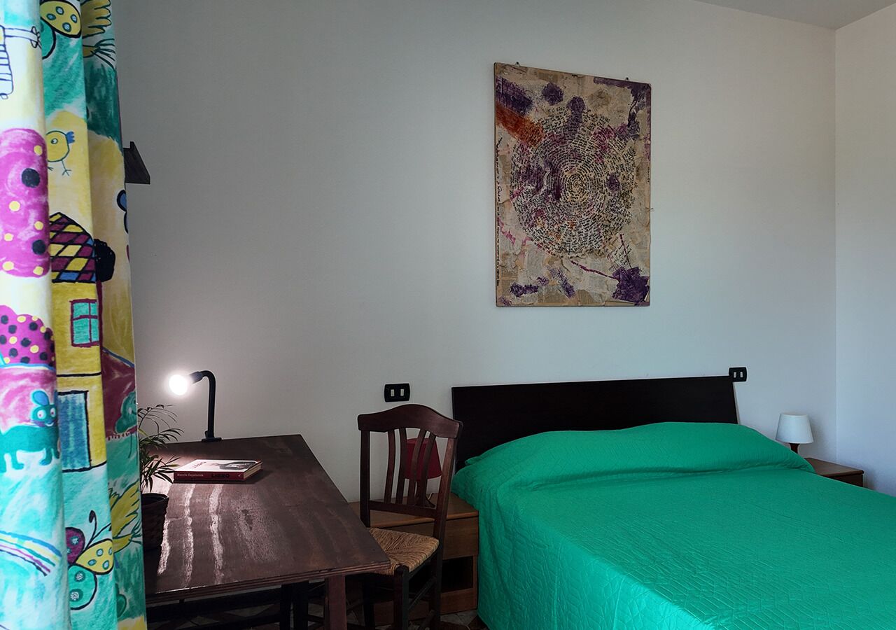 3 camere, una scrivania, ferro/asse da stiro, culla da viaggio