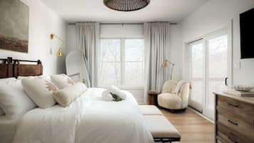 4 bedrooms, iron/ironing board, travel crib, free WiFi