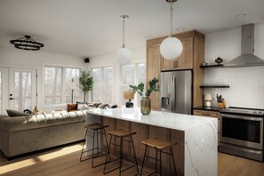 ثلاجة، ميكروويف، فرن، موقد طهي مسطح