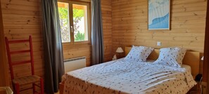 3 dormitoris, planxa i posts de planxar, wifi i roba de llit