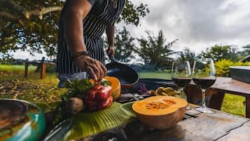 بوفيه فطور مجانًا يوميًا