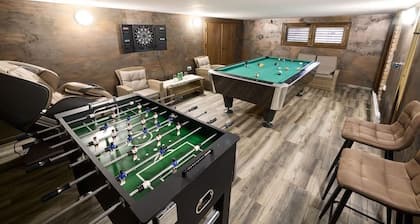 Family-friendly 3-bedroom house with pool and spa in Novo Zvečevo