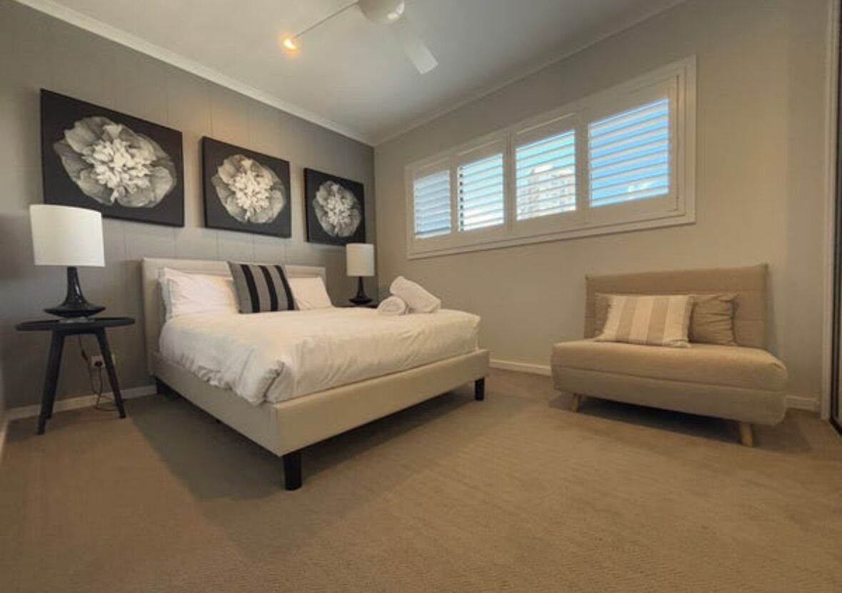 3 bedrooms, iron/ironing board, WiFi, bed sheets