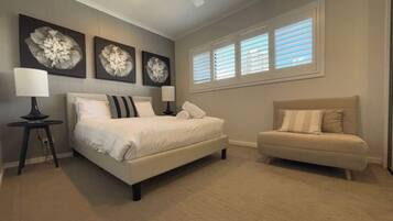 3 bedrooms, iron/ironing board, WiFi, bed sheets