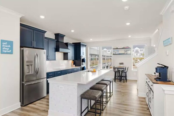 Mikrowelle, Ofen, Herdplatte, Geschirrspüler