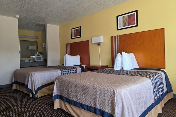 Standard Double Room | Desk, WiFi (free)