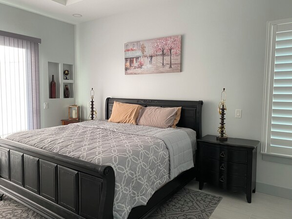 3 bedrooms, desk, iron/ironing board, free WiFi