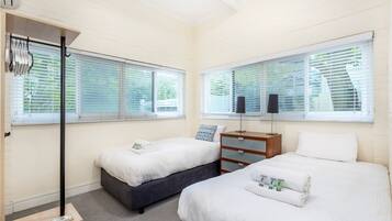 2 bedrooms, iron/ironing board, free WiFi