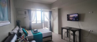 Cozy Studio w/balcony & CityView