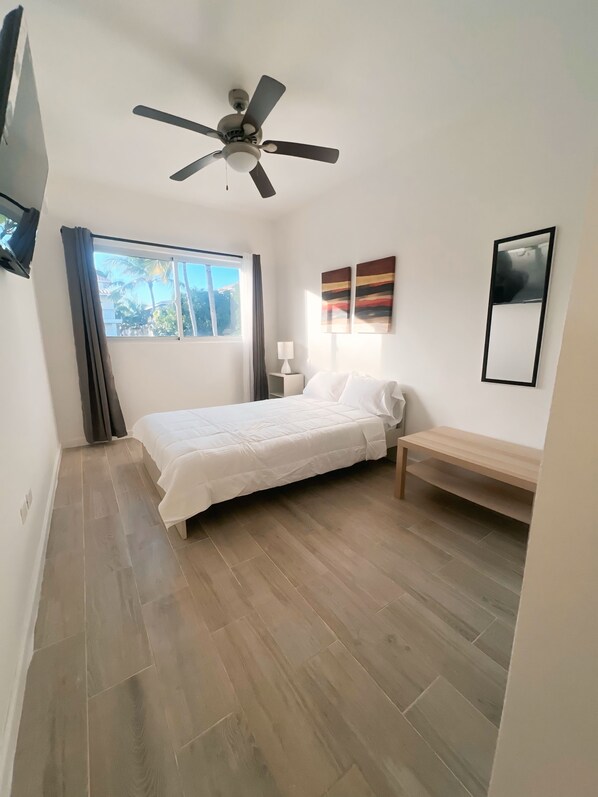 3 bedrooms, iron/ironing board, WiFi, bed sheets