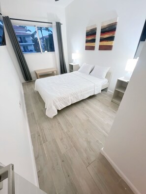 3 عدّة غرف نوم ومكواة/لوح كي وواي فاي وملاءات أسرّة